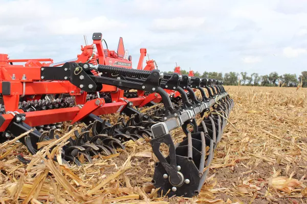 KUHN Krause Excelerator® XT 8010 Vertical Tillage System | KUHN